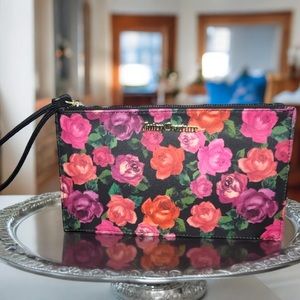 🍀Juicy Couture Nwt Floral Rose Printed Wristlet